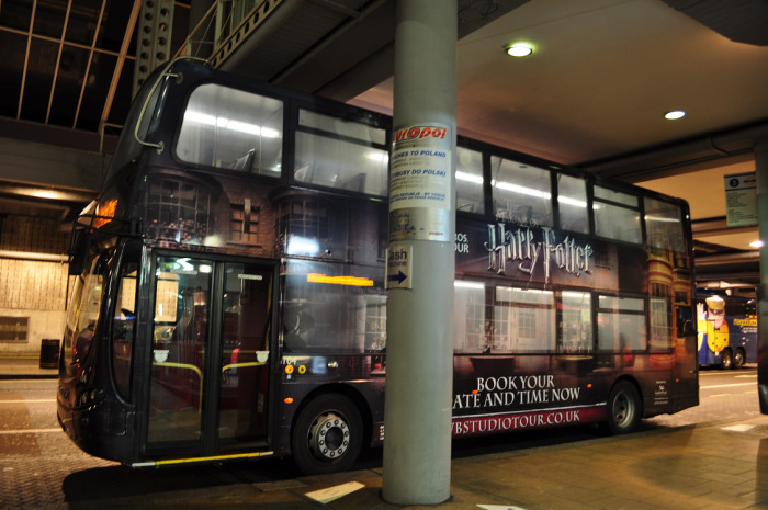 Ônibus da Golden Tours para o The Making of Harry Potter Tour